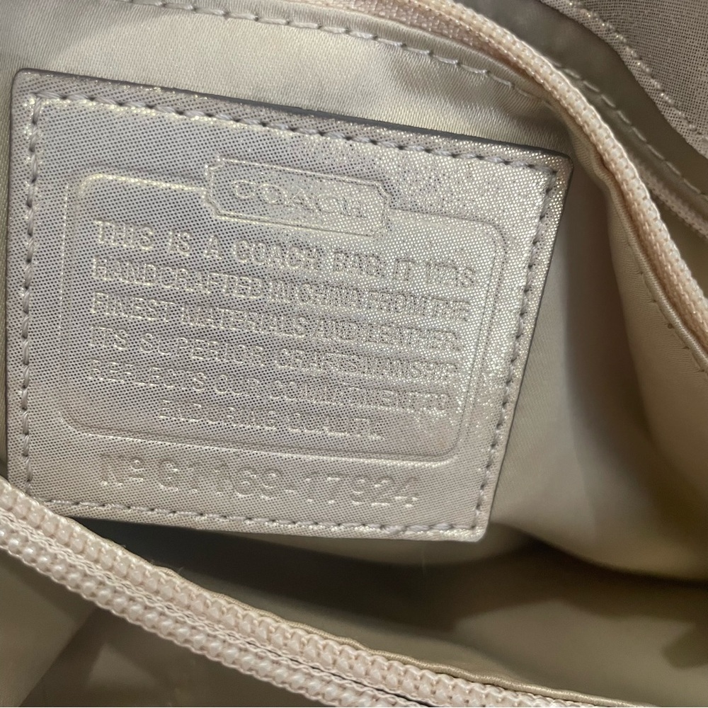 ✨ Coach Poppy Camelia Leather Pushlock Tote – Limited Edition ✨ - Picture 7 of 16